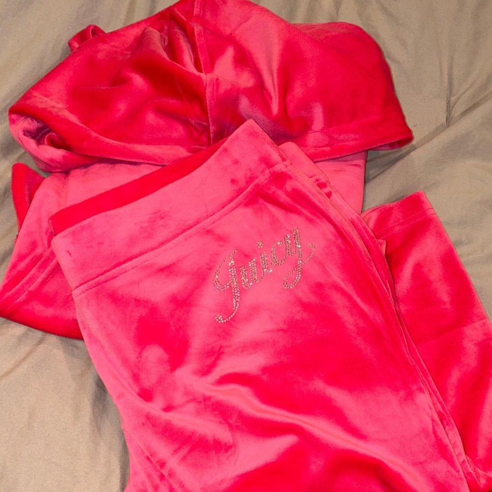 Juicy Couture Women's hot pink Velour outfit